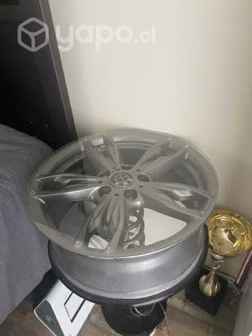 Mesa con llanta bmw 240M