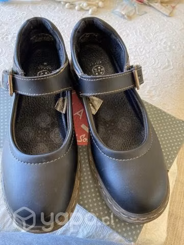 Zapato colegial con hebilla