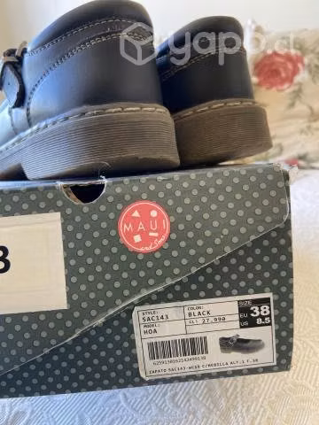 Zapato colegial con hebilla