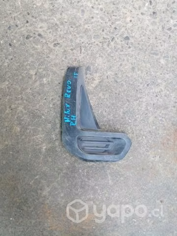 Bisel neblinero derecho toyota hilux revo original