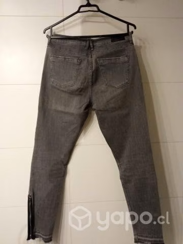 Pantalones y falda. MUY BUEN ESTADO