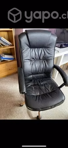 Mesa y silla de escritorio