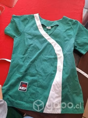 Uniforme Técnico en Odontología Aiep