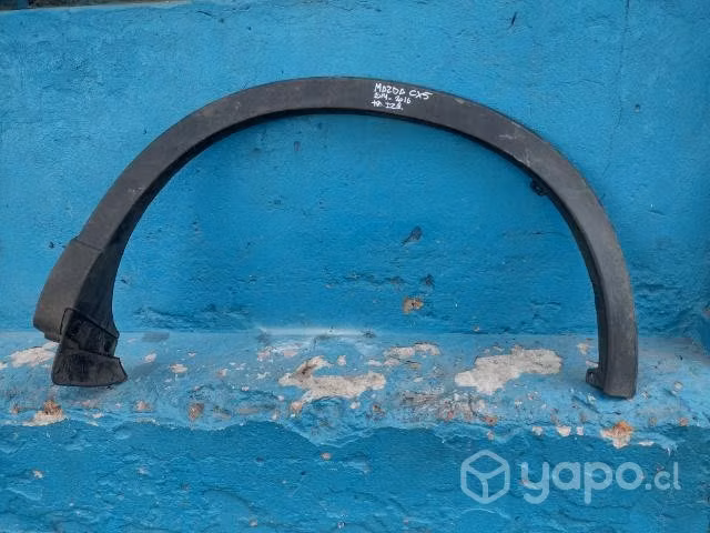 Moldura trasera izq Mazda cx