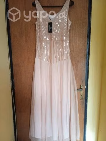 Vestido de gala color rosa palo a beige
