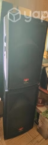 2 parlantes + tripode + amplificador y cables