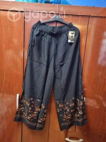 Pantalón bordado diferente colores