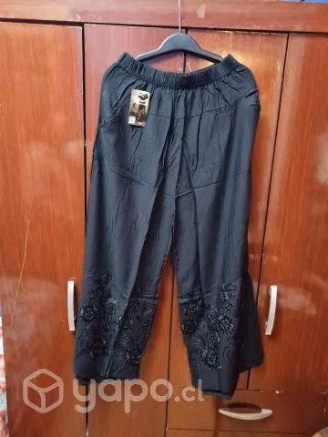 Pantalón bordado diferente colores