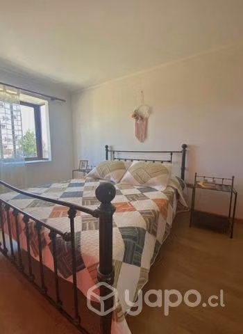Marquesa, colchón y veladores