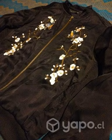 Bomber jacket marca ZARA con bordados