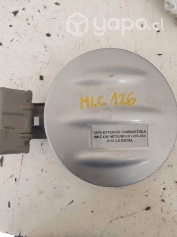 Tapa Exterior Combustible (MLC126) Mitsubishi L200