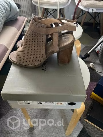 Sandalias de cuero marca Apology