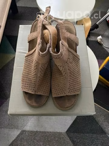 Sandalias de cuero marca Apology - Imagen 3