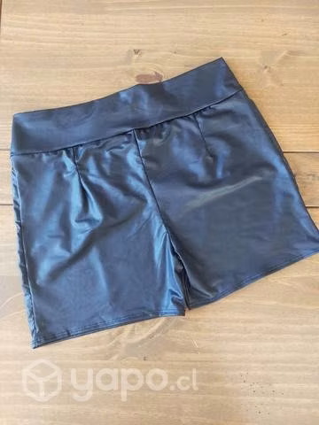 Falda short eco cuero