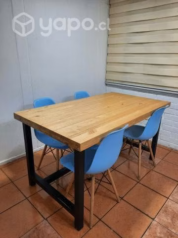 Mesa de Comedor y 4 Sillas