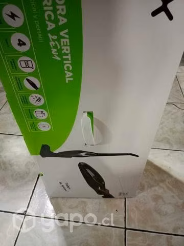 Aspiradora vertical inalámbrica nueva en caj