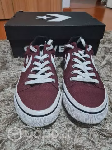 Zapatilla converse burdeo num 40