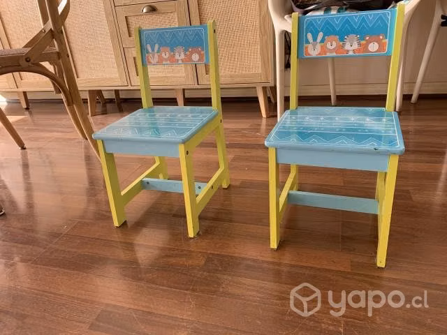 Mesa de niños con 2 sillas
