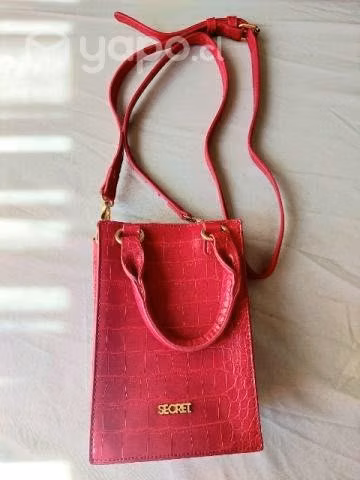 Cartera tipo bandolera marca secret