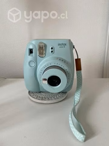 Cámara instantánea instax + dos rollos