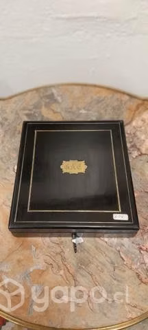 Caja de Ebano con Aplic. De Bronce