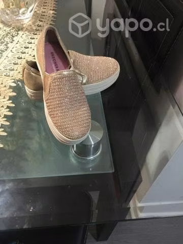 Zapatillas skechers semi nuevas