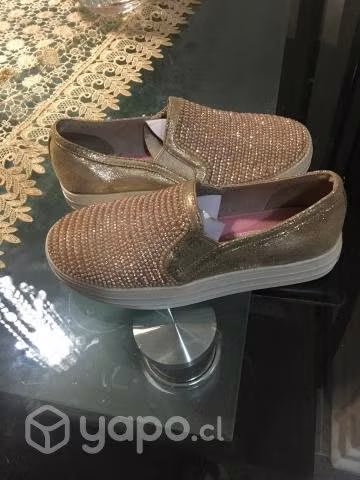 Zapatillas skechers semi nuevas - Imagen 2