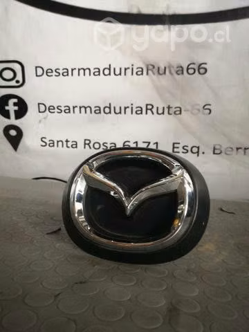Logo insignia mazda 3 año 2022