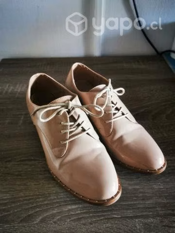 Botin charol color nude talla 36 basement