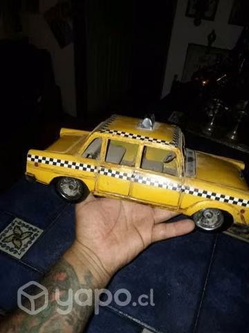 Auto antiguo de lata taxi americano - Imagen 3