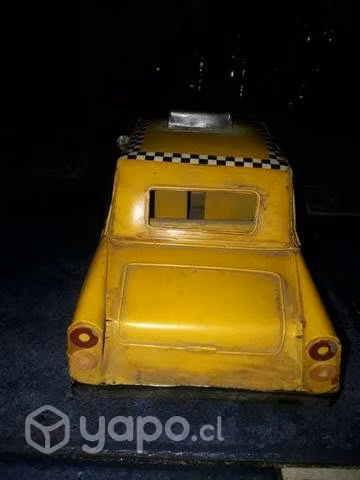 Auto antiguo de lata taxi americano - Imagen 2
