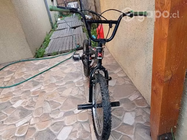Bicicleta BMX muy poco uso