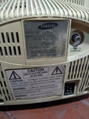 Televisión tv antigua con VHS