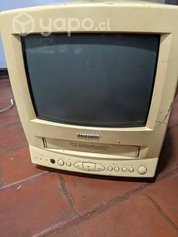 Televisión tv antigua con VHS