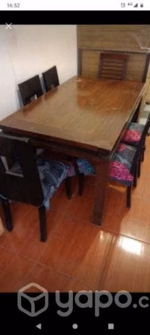 Cocina refrigerador freidora y mesa con 6 sillas