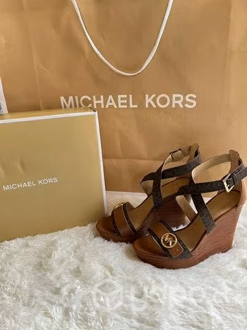 Sandalias mk y accesorios