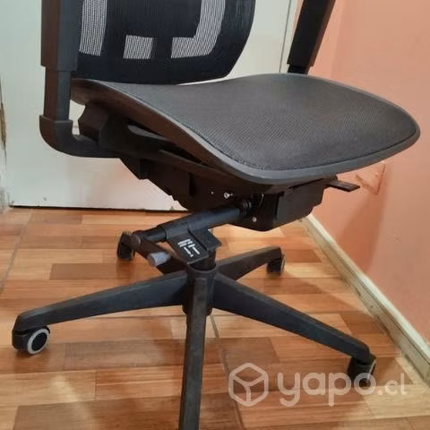 Silla escritorio BASH , prácticamente nueva - Imagen 4
