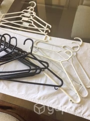 Lote de perchas para colgar ropa - Imagen 2