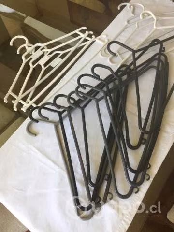 Lote de perchas para colgar ropa - Imagen 3