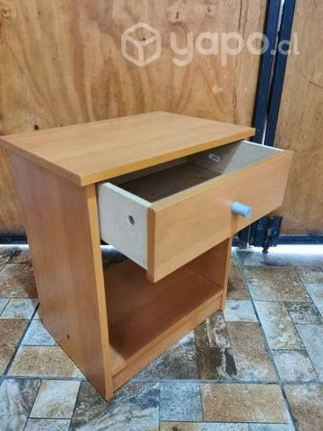 Velador dormitorio en excelente estado