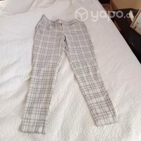 Mucha ropa linda de marca