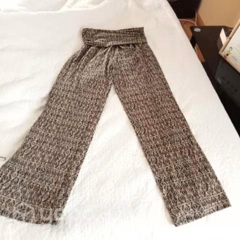 Mucha ropa linda de marca