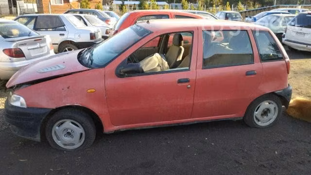 Parachoque fiat punto 75 sx 1.3 año: 1995 - Imagen 2