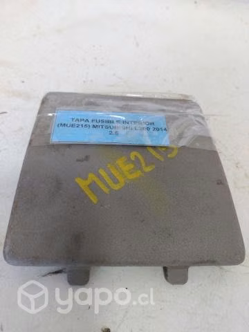 Tapa Fusibles Interior (MUE215) Mitsubishi L200