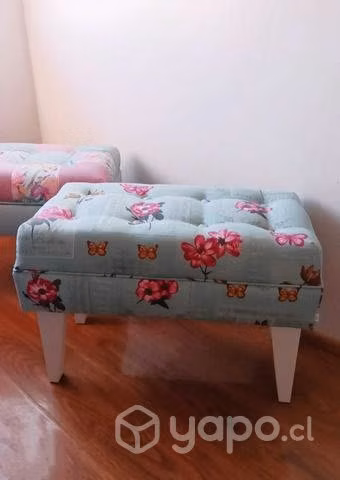 Banqueta floreada única disponible