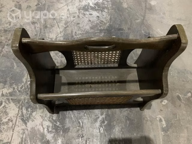 Revistero de madera y junco. - Imagen 3