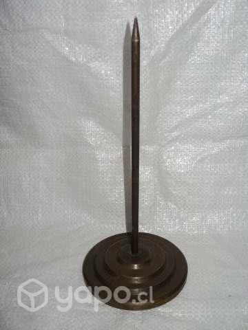 Antiguo Pincha Papeles De Bronce - Imagen 2