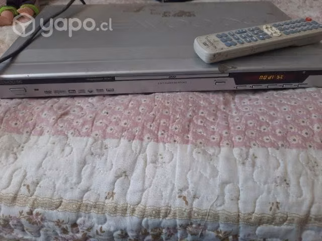 DVD en venta con su control