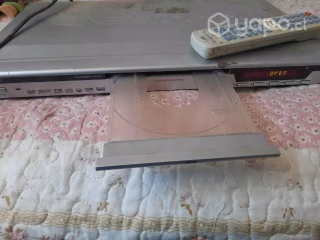 DVD en venta con su control - Imagen 2