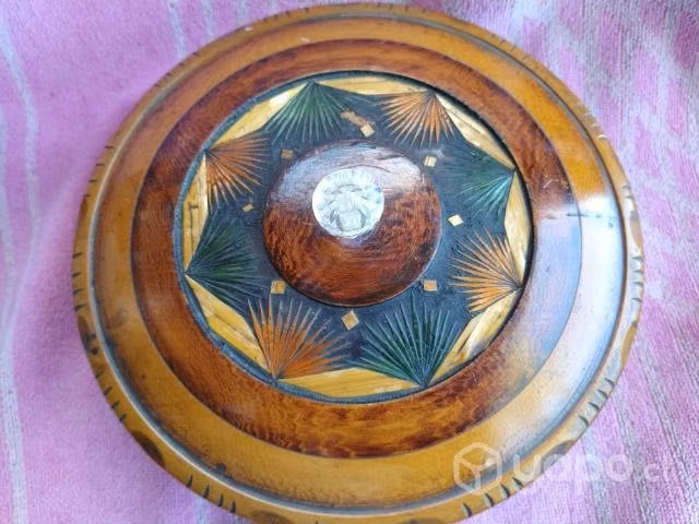 Antigua y hermosa caja de madera.vintage